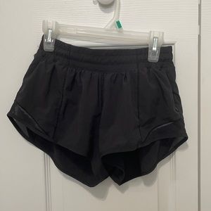 Lululemon Hotty Hot Shorts 2.5 Size 4 Black